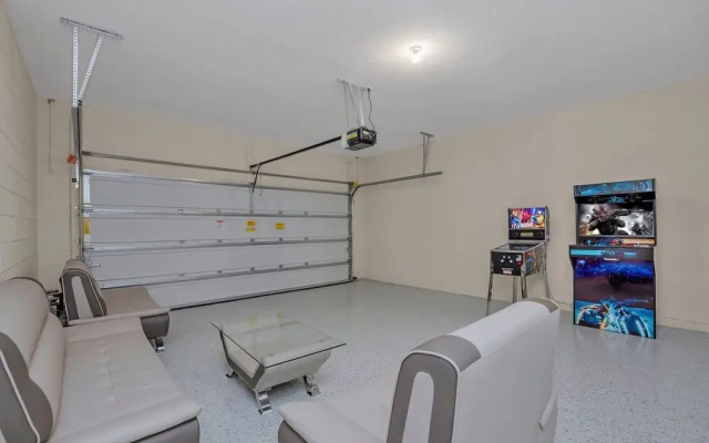 photo 2 of Harry Themed-room, Spacious and Luxurious Villa #6st560