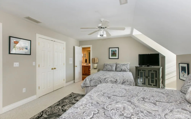 photo 4 of Hart House- A Luxurious Asheville Vacation Country ! 6 Bedroom Home