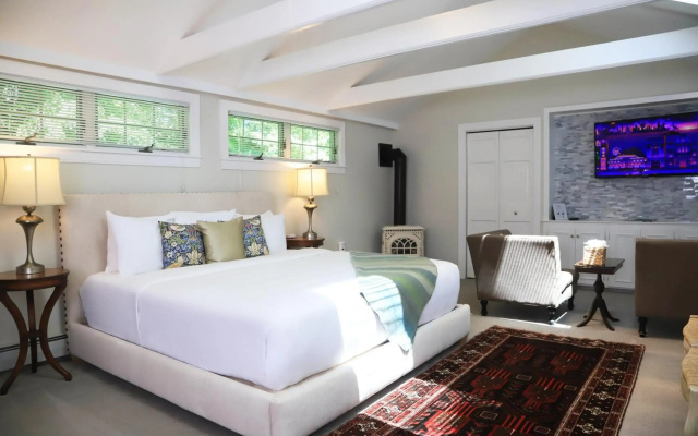photo 2 of Hartstone Inn