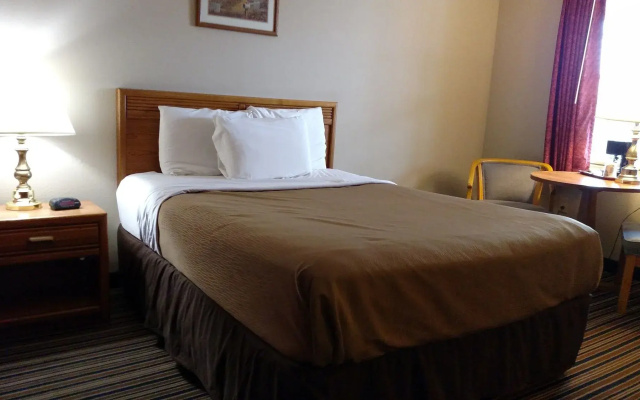 photo 4 of Harvest Drive Family Inn