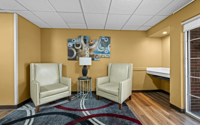photo 3 of Suburban Studios Charlotte – Executive Park