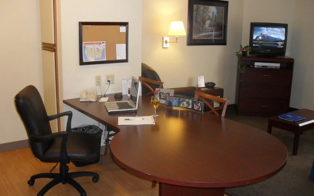 photo 4 of Hawthorn Suites by Wyndham Chicago Hoffman Estates