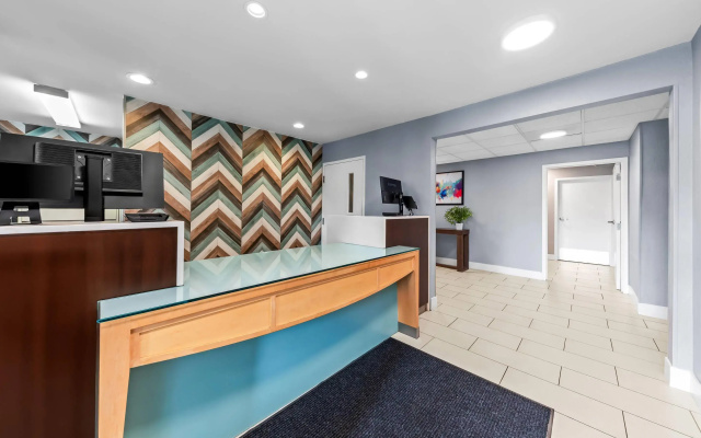photo 2 of MainStay Suites Cincinnati Blue Ash
