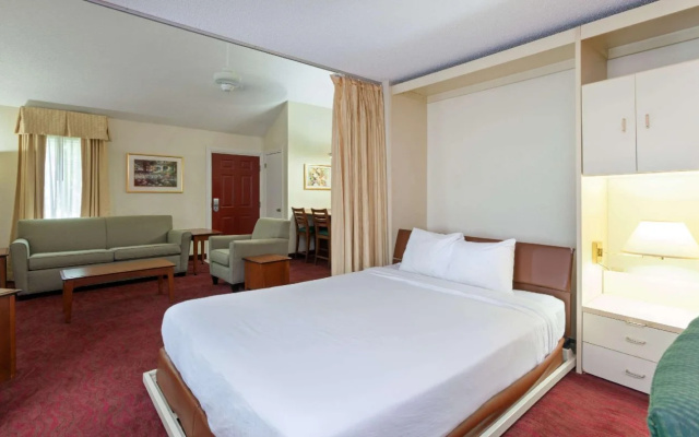 photo 5 of Hawthorn Suites By Wyndham Dearborn/Detroit MI