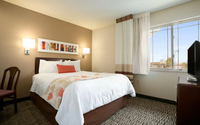 photo 3 of MainStay Suites Detroit Auburn Hills