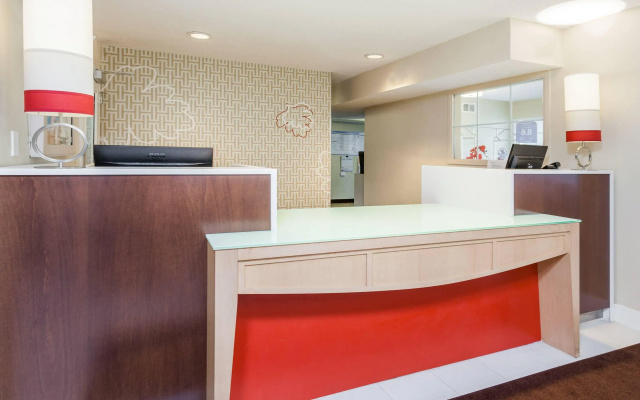 photo 2 of MainStay Suites Detroit Auburn Hills