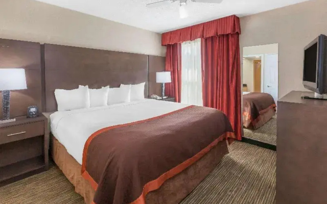 photo 2 of Hawthorn Suites by Wyndham Detroit Warren