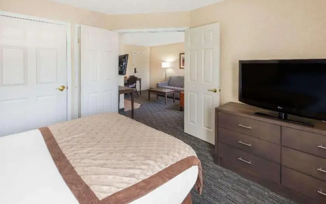 photo 5 of Hawthorn Suites by Wyndham Detroit Warren