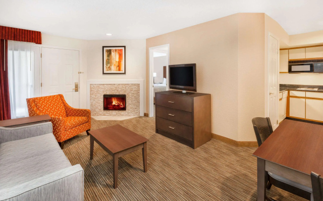 photo 3 of Affordable Suites of America Detroit-Warren