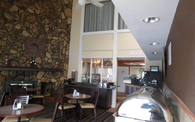 photo 2 of Affordable Suites of America Grand Rapids