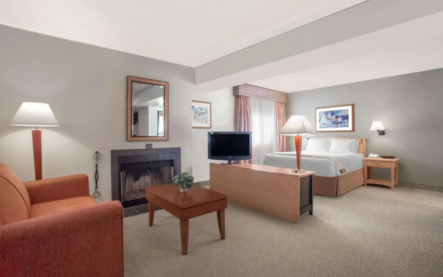 photo 3 of Kent/Sea-Tac Airport hotel