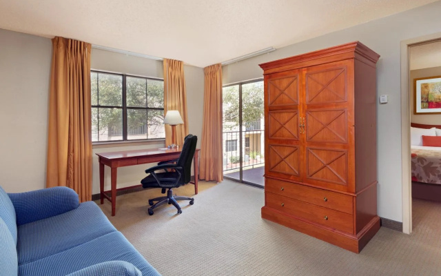 photo 4 of Hawthorn Suites by Wyndham San Antonio NE