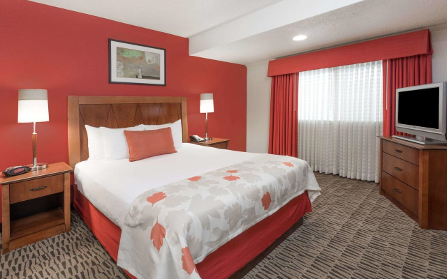 photo 2 of Hawthorn Suites By Wyndham St. Louis Westport Pla