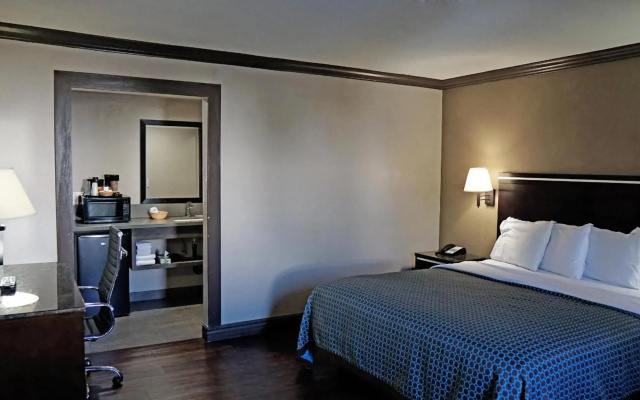 photo 3 of Hawthorne Plaza Inn