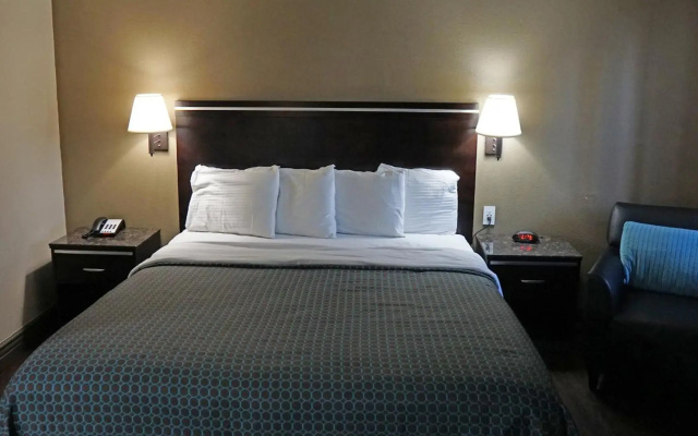 photo 5 of Hawthorne Plaza Inn