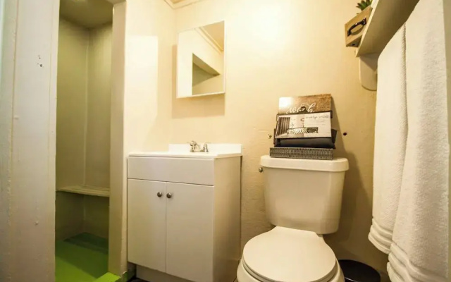 photo 5 of Hays St #B Near Downtown Guest Studio