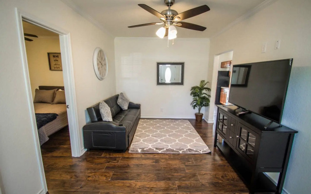 photo 2 of Cozy Remodeled 2br/2ba Near Downtown Sleeps 8