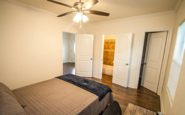 photo 5 of Cozy Remodeled 2br/2ba Near Downtown Sleeps 8