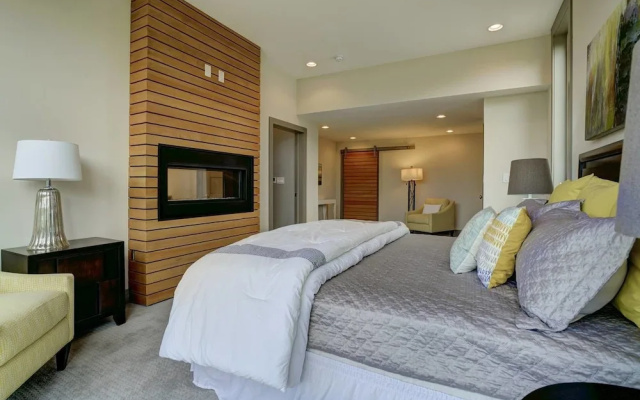 photo 3 of Heart of Denver Luxury Living 3 Bd 2.5 Ba