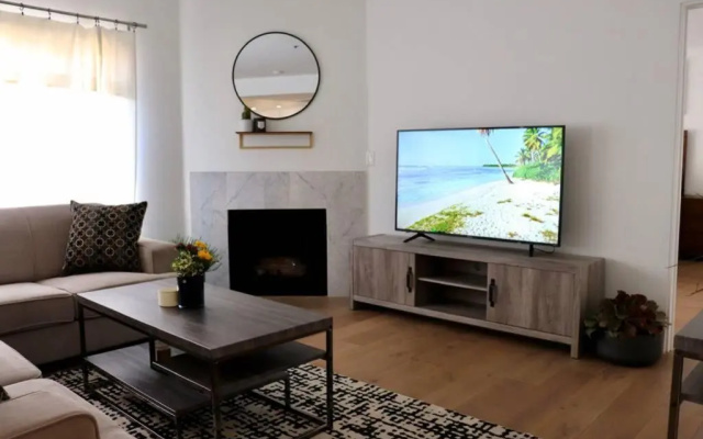 photo 2 of Heart Of West Hollywood Modern Suite 2 Bedroom 2 Bath