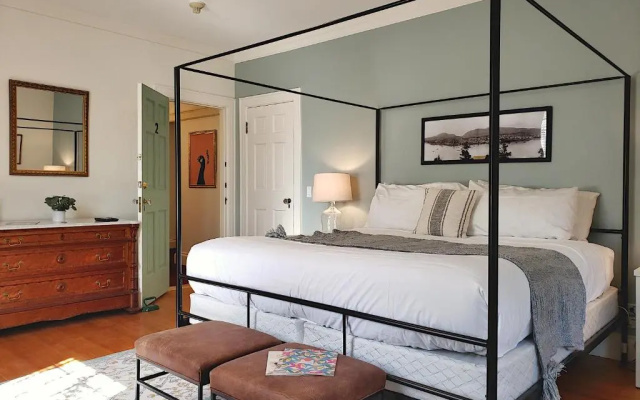 photo 3 of Hearthside Inn
