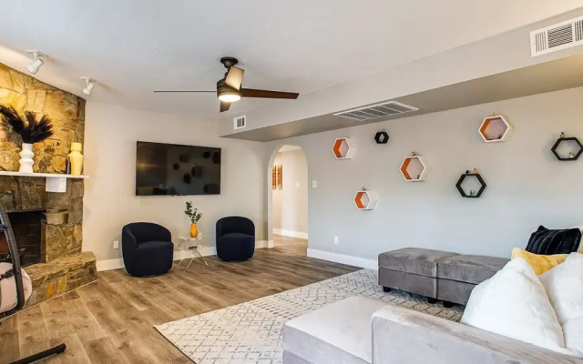 photo 2 of Heated Pool, Spa, & Garage! Near Kierland, shopping, dinning, & Scottsdale Quarter by RedAwning