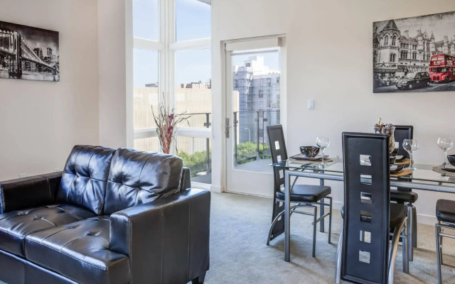 photo 2 of Heaven on Hollywood Furnished Apts - Vine