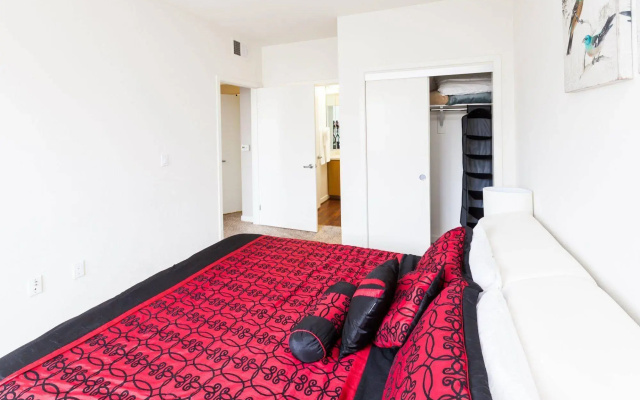 photo 3 of Heaven on Hollywood Furnished Apts - Vine