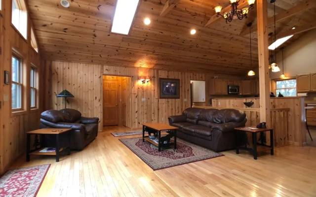 photo 3 of Yeti`s Den