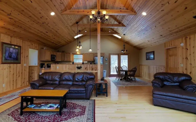 photo 4 of Yeti`s Den