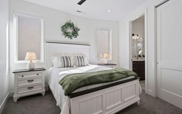 photo 3 of Hello Sunshine 6 Bedroom Home