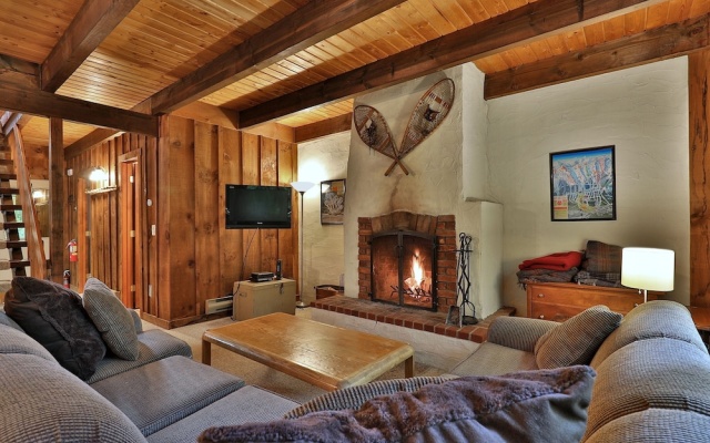 photo 2 of Hemlock Ridge 2b: Charming Two Floor Condo In The Heart Of Killington. Perfect! 3 Bedroom Condo