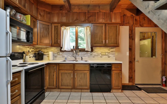 photo 3 of Hemlock Ridge 2b: Charming Two Floor Condo In The Heart Of Killington. Perfect! 3 Bedroom Condo