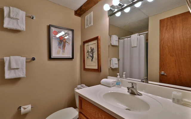 photo 4 of Hemlock Ridge 2b: Charming Two Floor Condo In The Heart Of Killington. Perfect! 3 Bedroom Condo