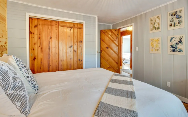 photo 2 of Henderson Cabin w/ Deck & Scenic Lake Views!