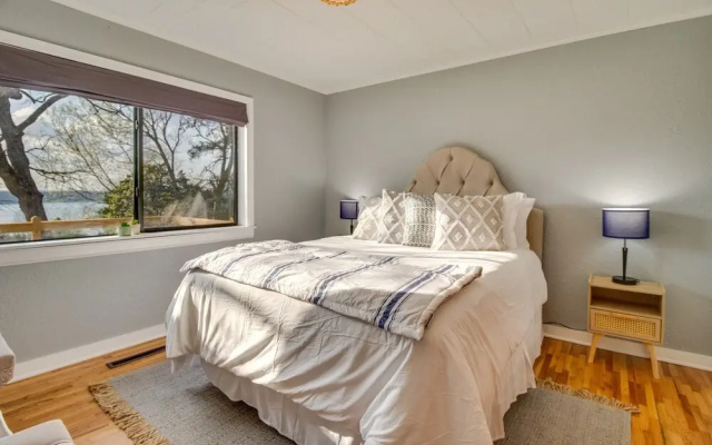 photo 4 of Henderson Cabin w/ Deck & Scenic Lake Views!
