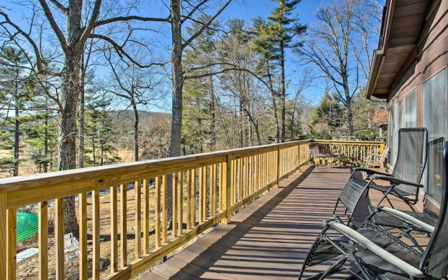 photo 2 of Dog-friendly Hendersonville Cabin: Deck & Views