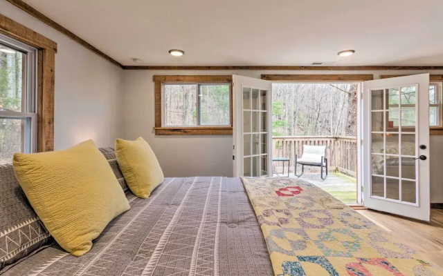 photo 3 of Hendersonville Cabin w/ Hot Tub, Views & Fire Pit!