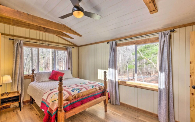 photo 4 of Hendersonville Cabin w/ Hot Tub, Views & Fire Pit!