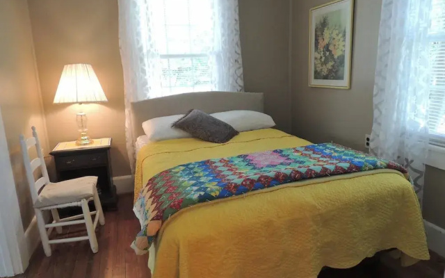 photo 3 of Hendersonville (NC) - 2 Br Cottage