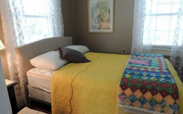 photo 5 of Hendersonville (NC) - 2 Br Cottage
