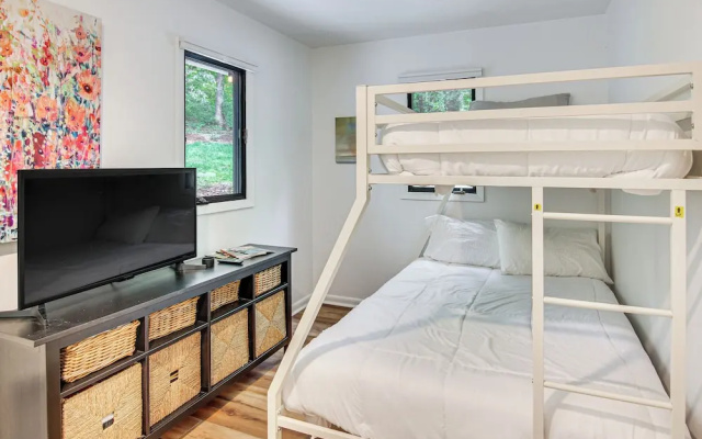photo 4 of Hendersonville Vacation Rental w/ Private Hot Tub!