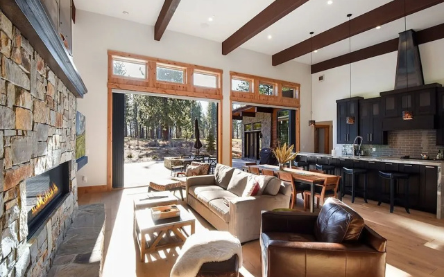 photo 3 of Henness House