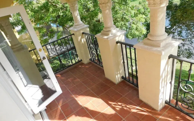 photo 2 of Hennessey House Florida