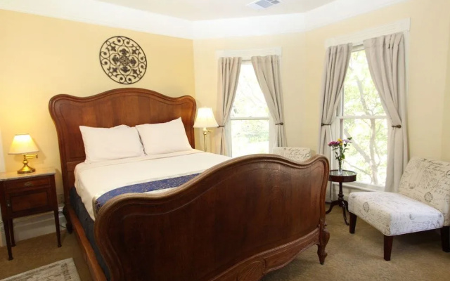 photo 2 of Hennessey House