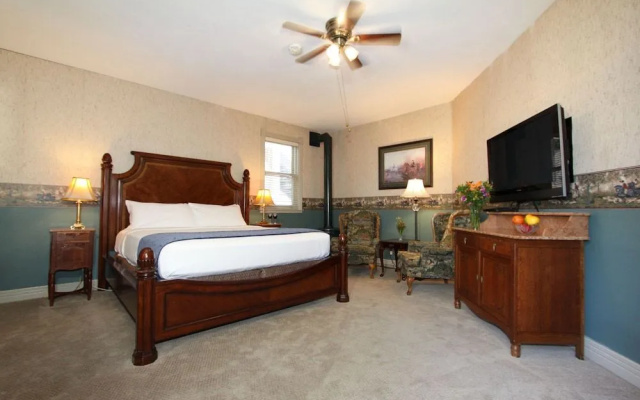 photo 3 of Hennessey House