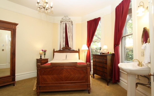 photo 4 of Hennessey House