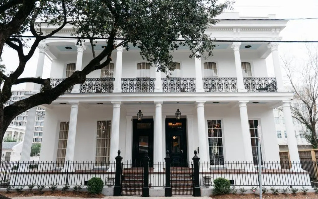photo 4 of Henry Howard Hotel