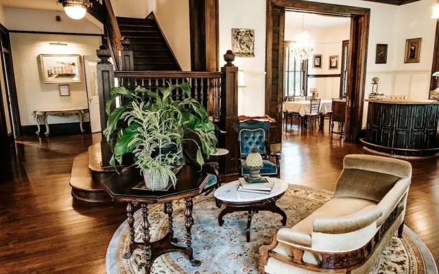 photo 2 of Heritage House Bed & Breakfast - Boutique Adults-Only Inn