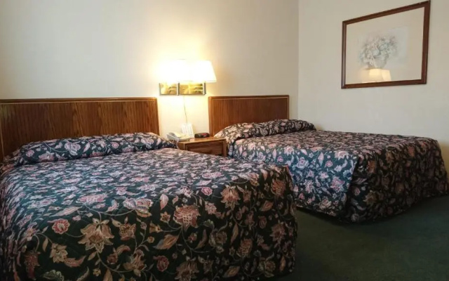 photo 3 of Heritage Inn